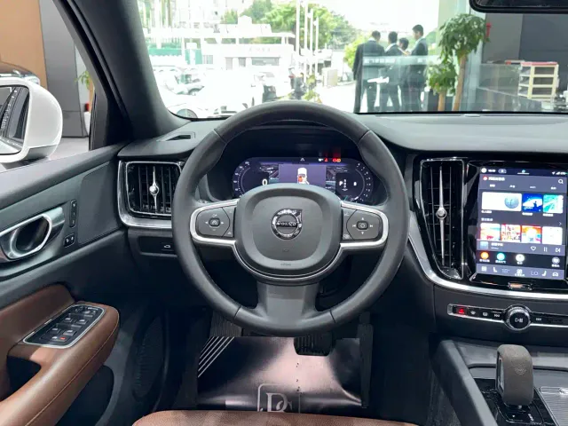 Volvo S60 — Фото автомобиля 4