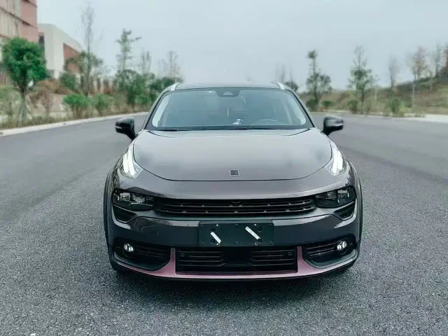 Lynk & Co 02 — Фото автомобиля 2