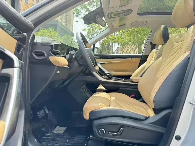 Geely Boyue L — Фото автомобиля 5