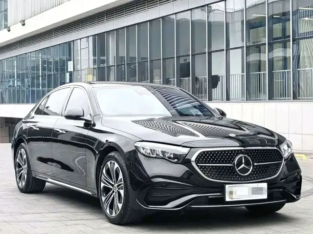 Mercedes-Benz E-Class — Фото автомобиля 3