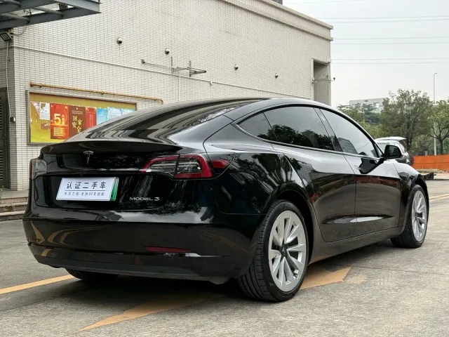 Tesla Model 3 — Фото автомобиля 13