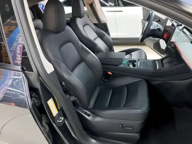 Tesla Model Y — Фото автомобиля 24