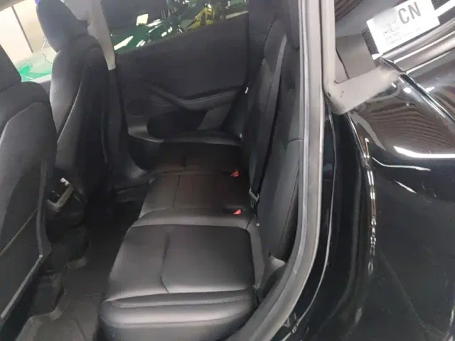 Tesla Model Y — Фото автомобиля 16