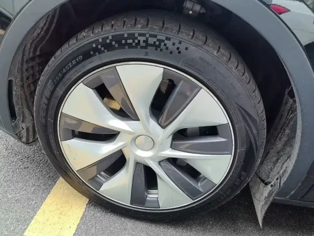 Tesla Model Y — Фото автомобиля 22