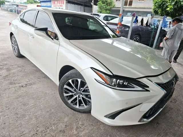 Lexus ES — Фото автомобиля 4
