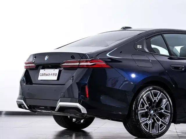 BMW 5 Series — Фото автомобиля 9