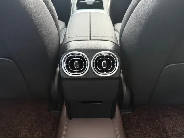 Mercedes-Benz C-Class — Фото автомобиля 13