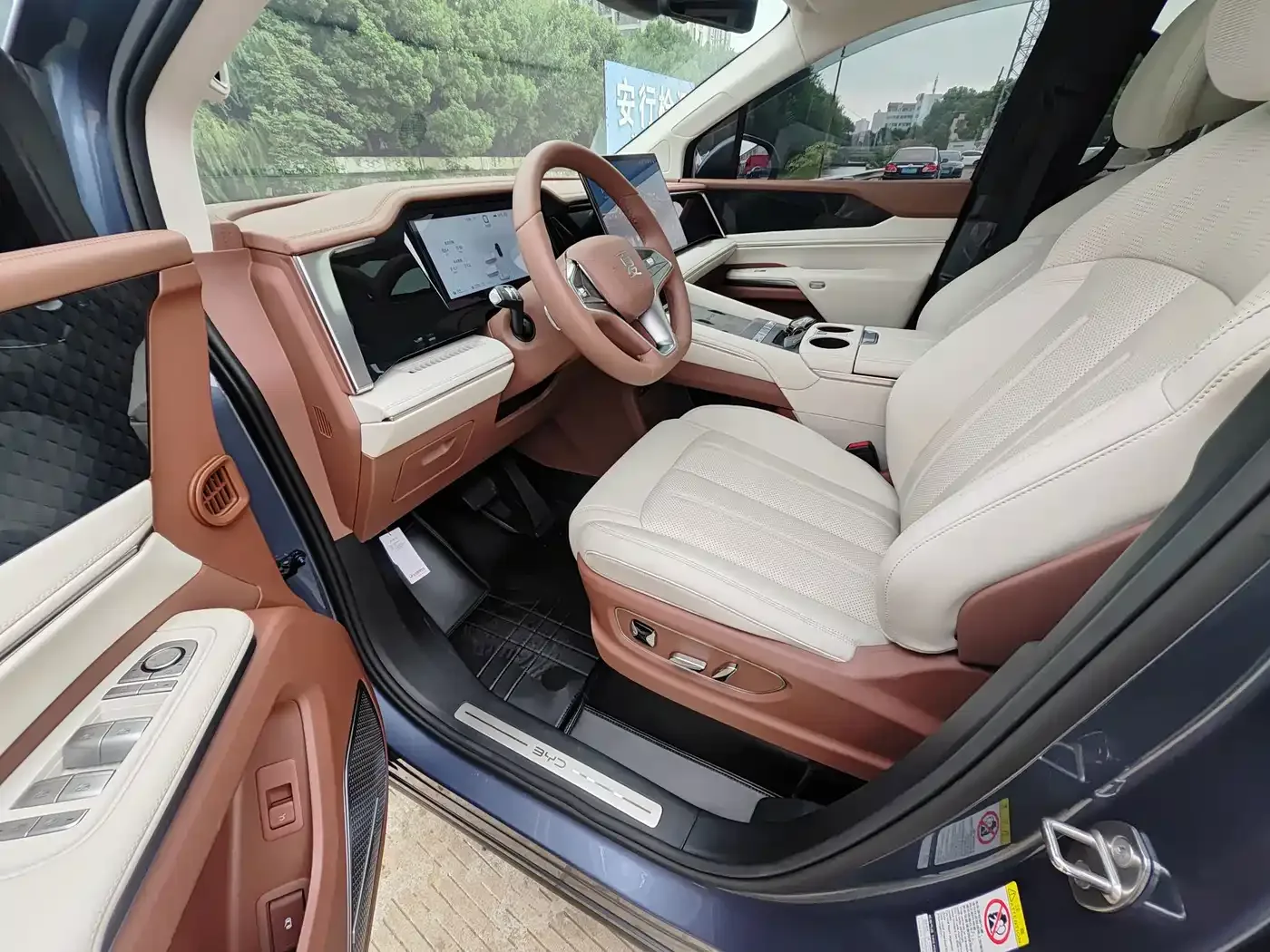 BYD Xia 2025 DM-i 1.5T 180km Excellence — Фото автомобиля 14