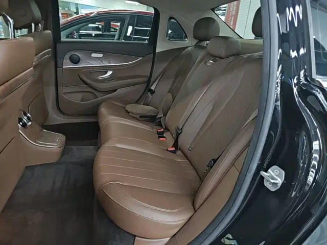 Mercedes-Benz E-Class — Фото автомобиля 16