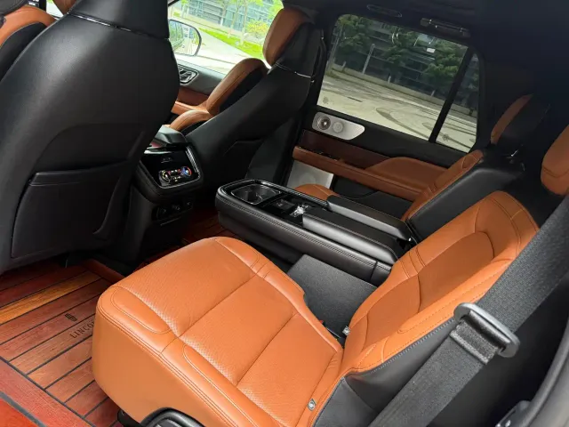 Lincoln Navigator — Фото автомобиля 6