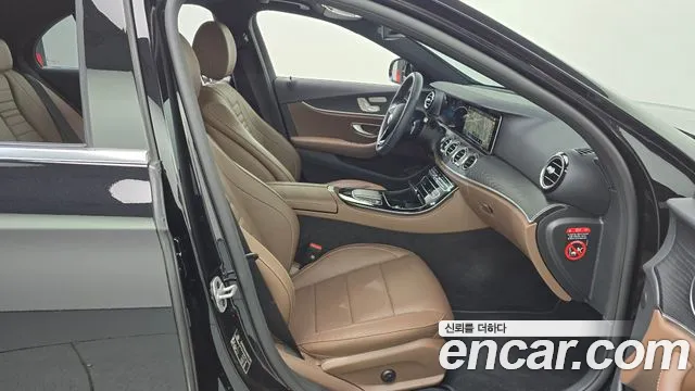 Mercedes-Benz E-Class — Фото автомобиля 26
