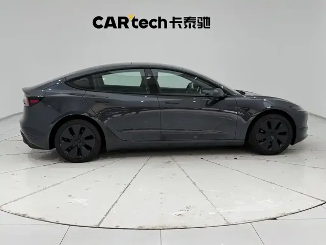 Tesla Model 3 — Фото автомобиля 4