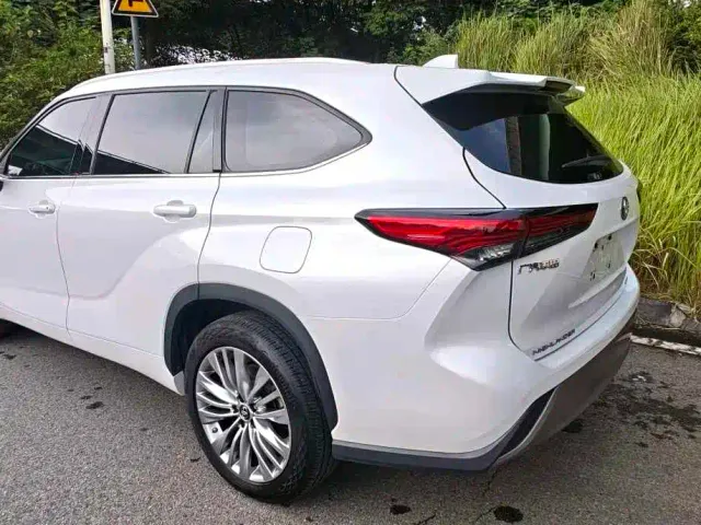 Toyota Highlander — Фото автомобиля 15