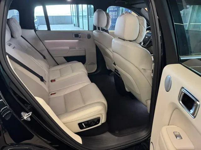 Li Auto L7 — Фото автомобиля 10