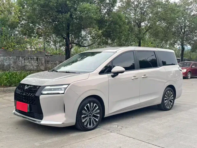 Фотография автомобиля — Wuling Starlight 730