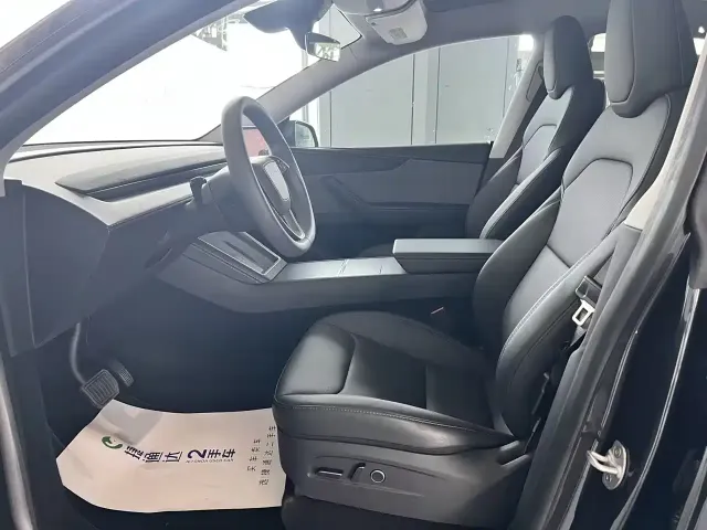 Tesla Model Y — Фото автомобиля 16