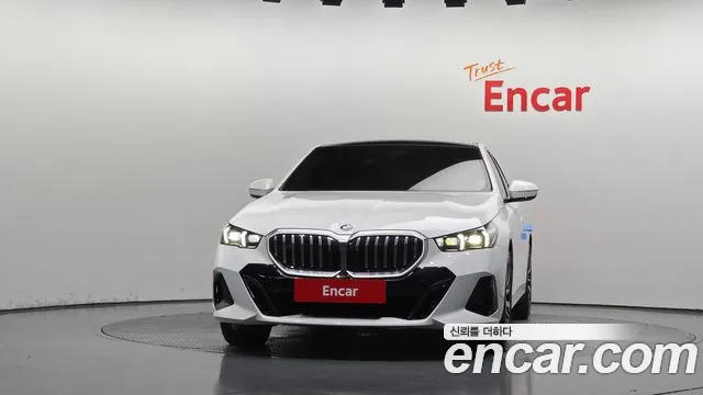 BMW 5-Series 5 серия (G60) 530i xDrive M Sport — Фото автомобиля 3