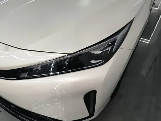 Roewe D5X DMH — Фото автомобиля 23