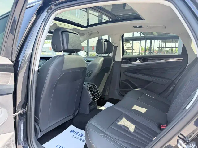 Volkswagen Passat — Фото автомобиля 6