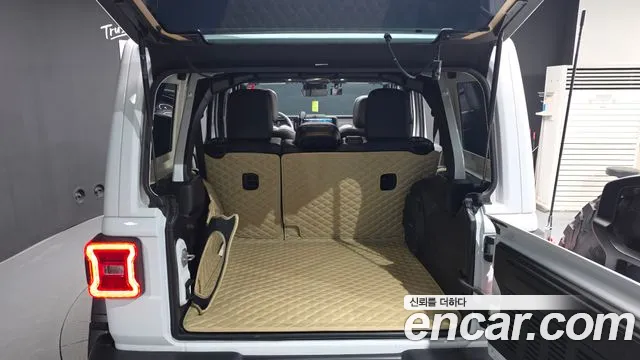 Jeep Wrangler — Фото автомобиля 20