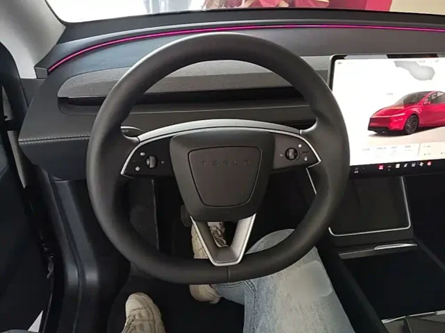 Tesla Model Y — Фото автомобиля 10