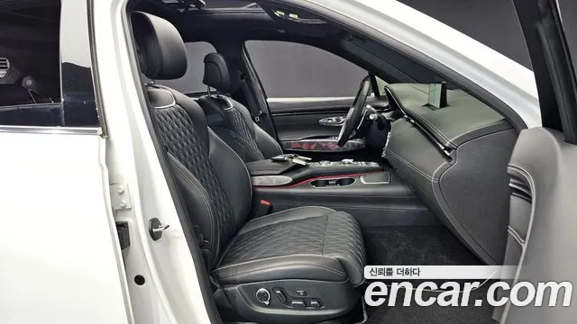 Genesis GV70 — Фото автомобиля 12