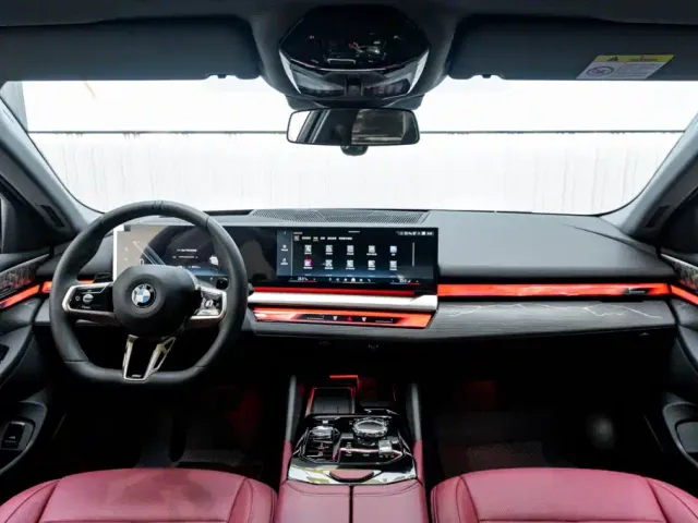 BMW BMW 5 Series 2025 530Li Premium M Sport Package — Фото автомобиля 15