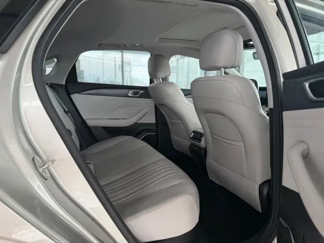 Geely Galaxy Stellar 6 — Фото автомобиля 12
