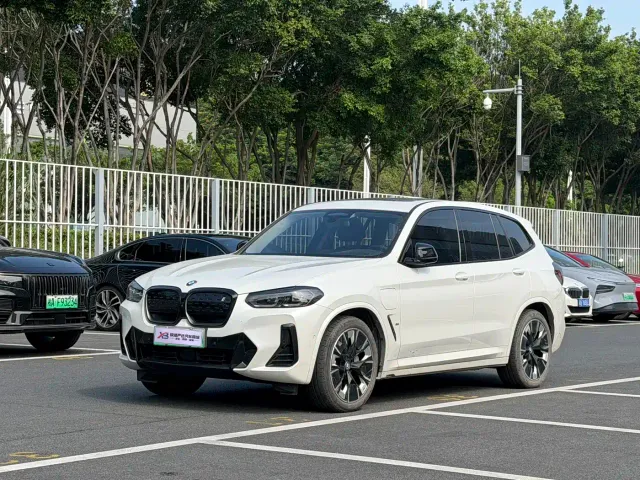 Фотография автомобиля — BMW iX3