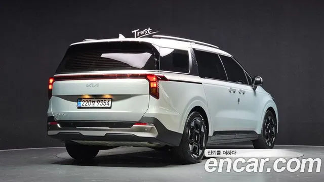 Kia Carnival Generation 4 — Фото автомобиля 2