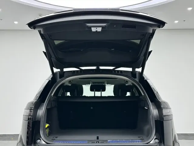 Land Rover Range Rover Velar — Фото автомобиля 21