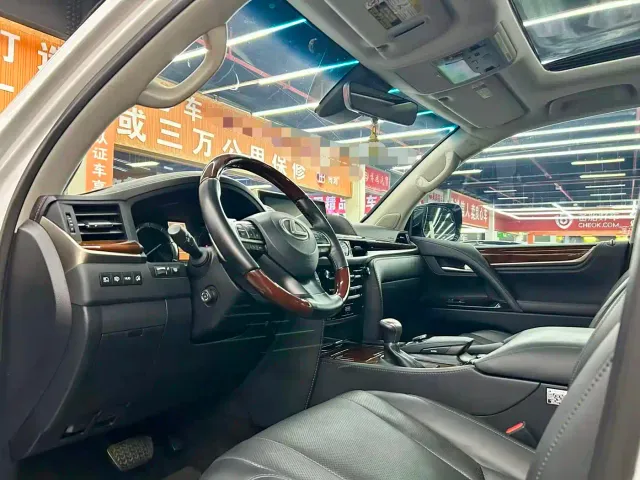 Lexus LX — Фото автомобиля 4