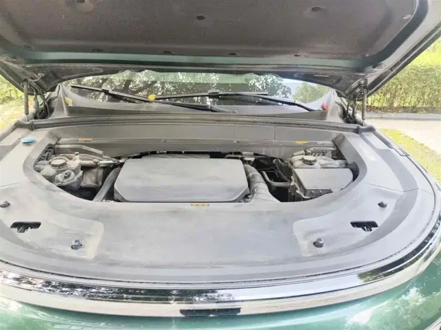 Li Auto L8 — Фото автомобиля 3