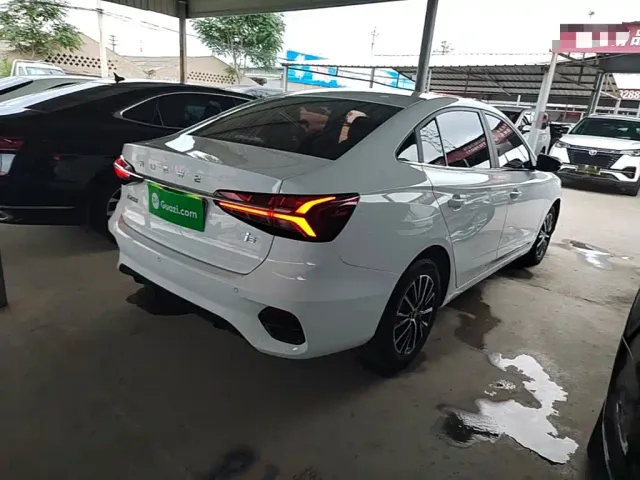 Roewe i5 — Фото автомобиля 6