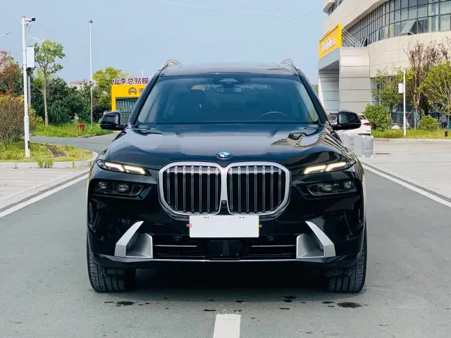 BMW X7 — Фото автомобиля 2
