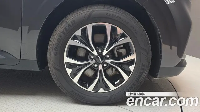 Kia Carnival Generation 4 — Фото автомобиля 6