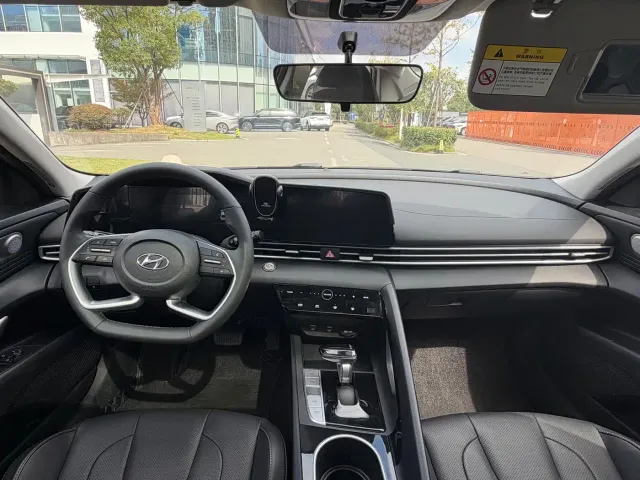 Hyundai Elantra — Фото автомобиля 9