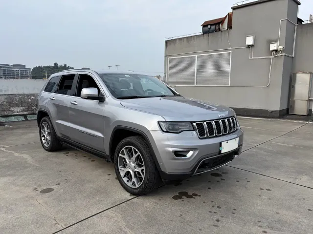 Jeep Grand Cherokee — Фото автомобиля 3