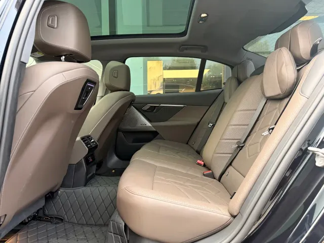 BMW 5 Series — Фото автомобиля 15