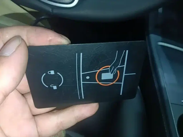 Tesla Model 3 — Фото автомобиля 8