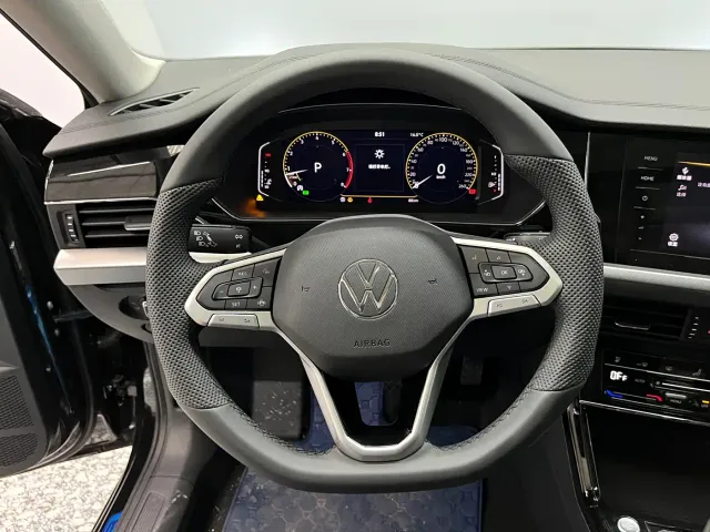 Volkswagen Passat — Фото автомобиля 8