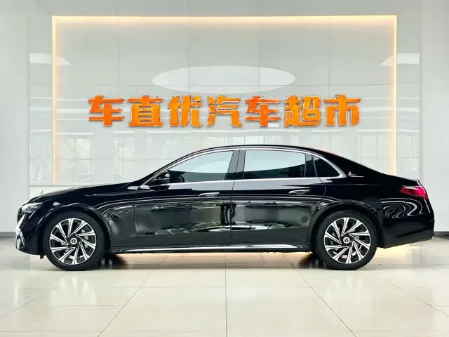 Mercedes-Benz E-Class — Фото автомобиля 4