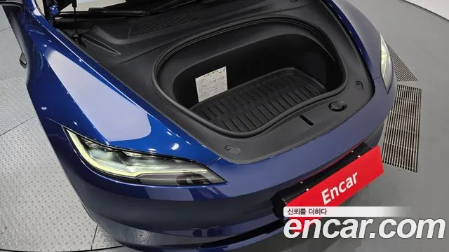 Tesla Model 3 — Фото автомобиля 6