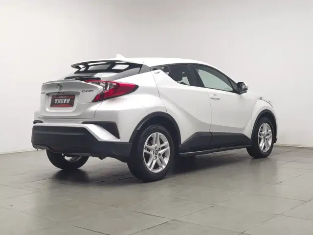 Toyota C-HR — Фото автомобиля 2