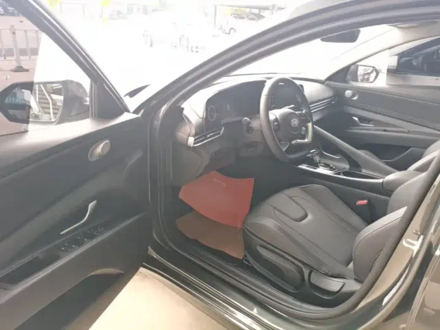 Hyundai Elantra — Фото автомобиля 15