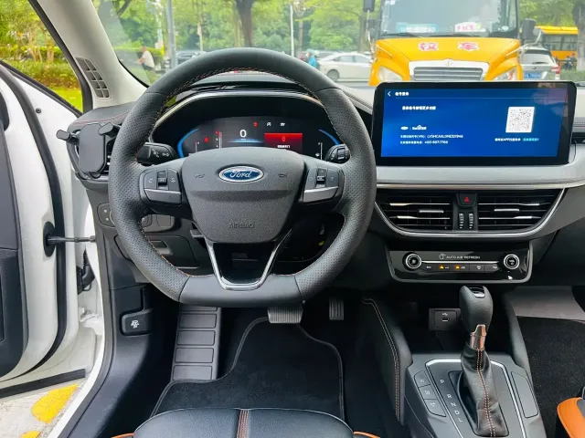 Ford Focus — Фото автомобиля 14