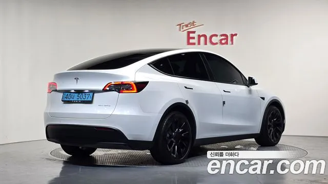 Tesla Model Y — Фото автомобиля 2