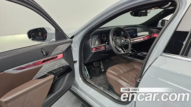 BMW 7 Series G70 — Фото автомобиля 15