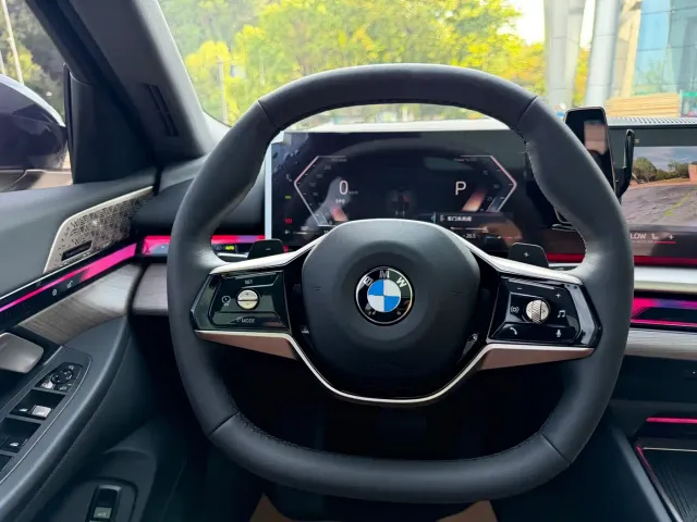 BMW 5 Series — Фото автомобиля 14