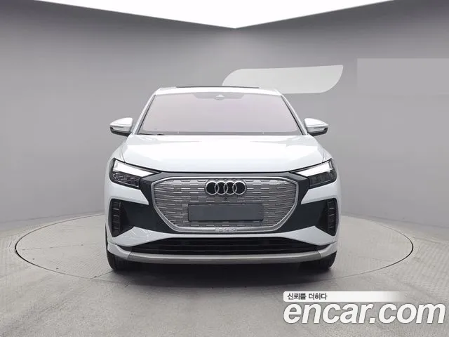 Audi Q4 e-tron F4 — Фото автомобиля 3